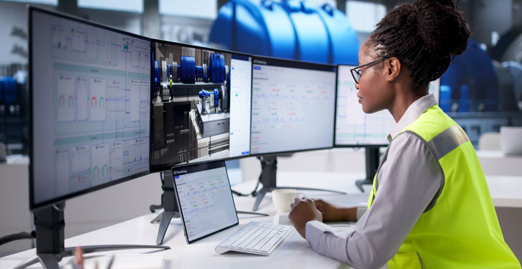 Tableau de bord numérique affichant les indicateurs de performance industrielle en temps réel dans une salle de contrôle